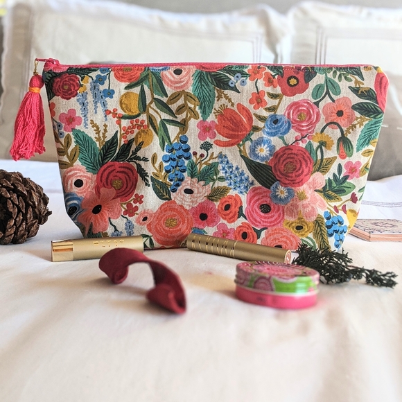 ❌SOLD❌ ♥️ RIFLE PAPER Garden Party cosmetic bag - Picture 6 of 7